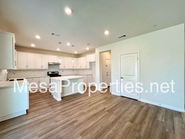 Building Photo - 12302 Del Sur St