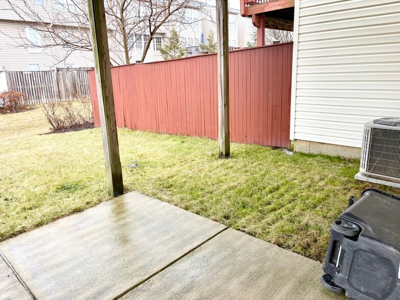 Building Photo - 927 Tipton Rd