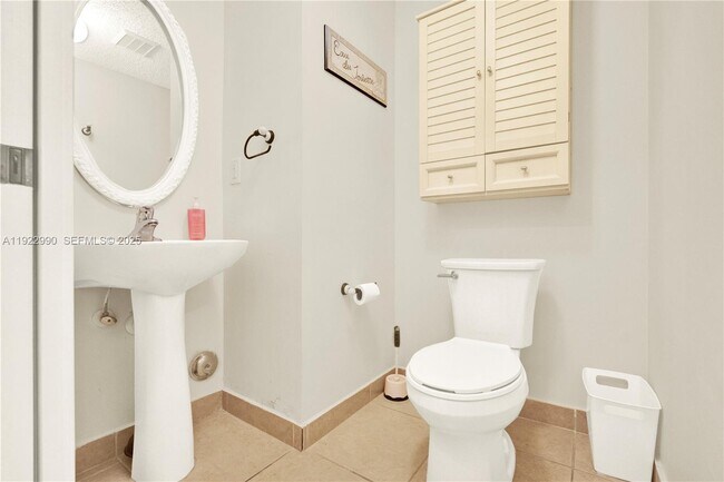 Building Photo - 2239 SE 23rd Ave