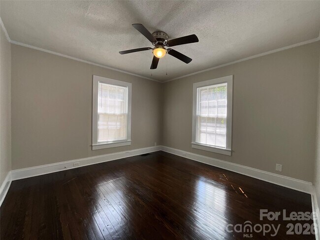 Building Photo - 94 Wilkinson Ct SE