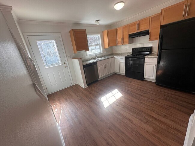 Building Photo - Charming 3BR Townhome in Atlanta