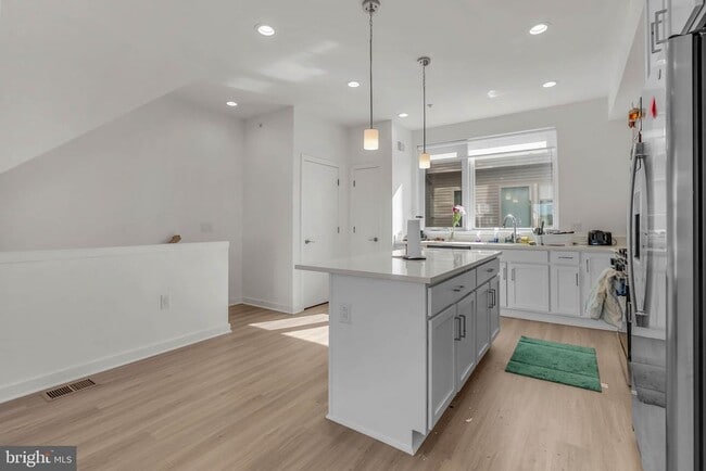 Building Photo - 3000 Schirra Ln