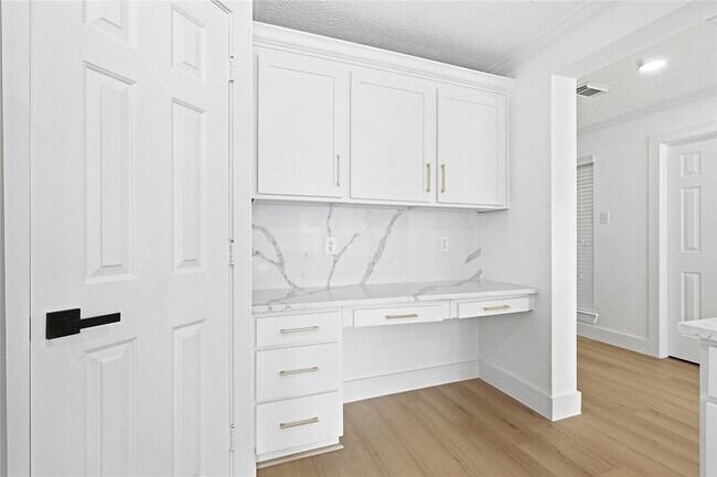 Building Photo - 1135 Eden Park Ln