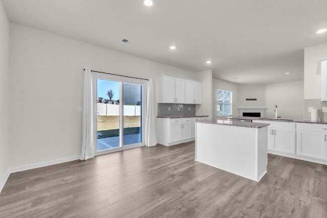 Building Photo - Modern 4BR Home with Loft & 2.5 Baths in W...