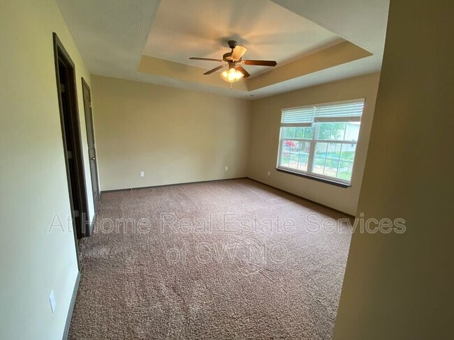 Building Photo - 3142 W Golden Valley