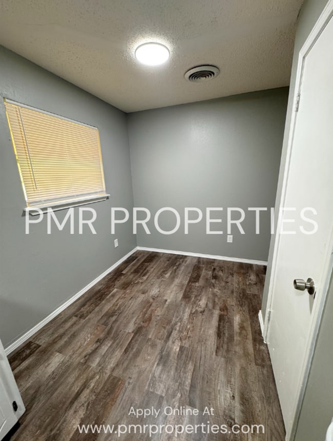 Building Photo - 3 Bed/2Bath House