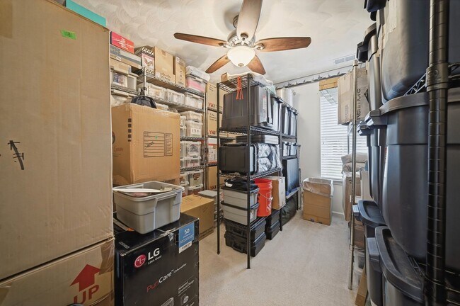 Building Photo - LARGE 4 BEDROOM HOME NEAR MILITARY BASE AND BAY