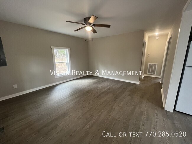 Building Photo - 137 Red Oak Dr