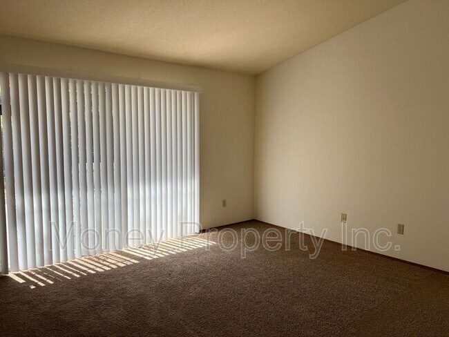 Building Photo - 1766 Bristol Ct