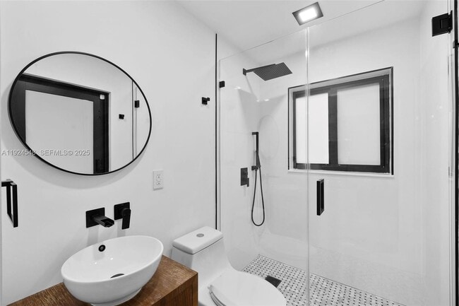 Building Photo - 743 Aledo Ave