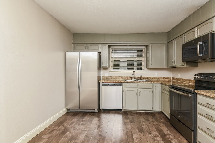 Building Photo - 808 Judith St