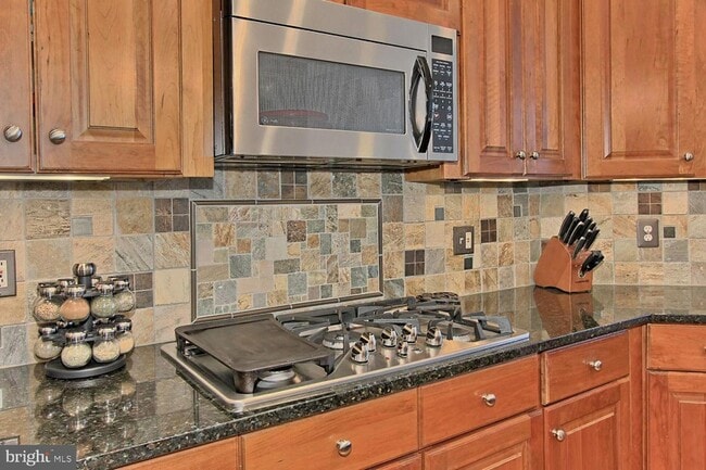 Building Photo - 5238 Bessley Pl