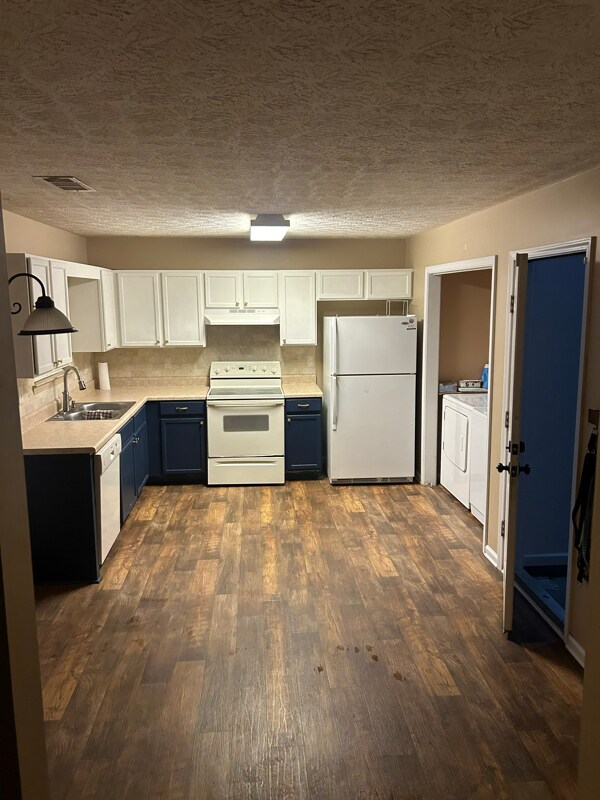 Building Photo - 421 Autumn Lake Ct