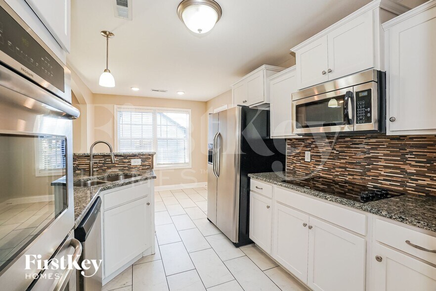 Building Photo - 2592 Hattington Dr