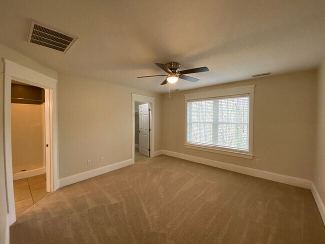 Building Photo - West AVL - Modern Craftsman Style 3 Bedroom