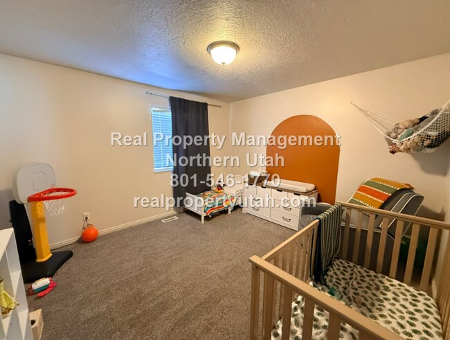 Building Photo - Cute 2 Bedroom Townhome in South Ogden Available