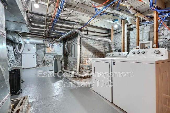 Building Photo - 2826 Huntingdon Ave