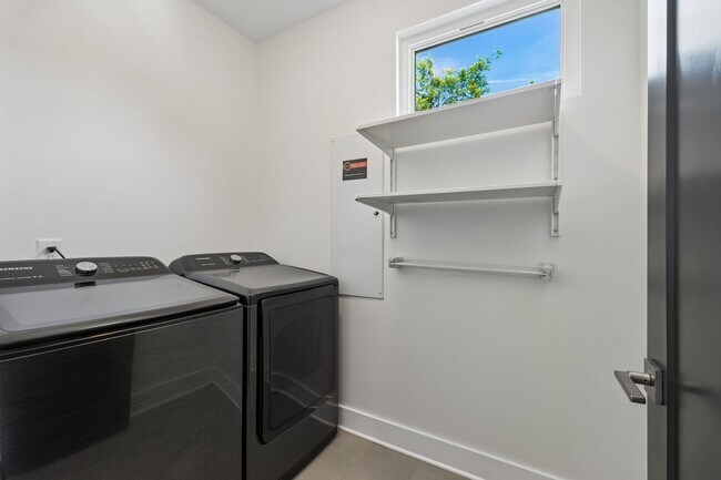 Building Photo - Secret Oasis in East Nashville - FOR LEASE