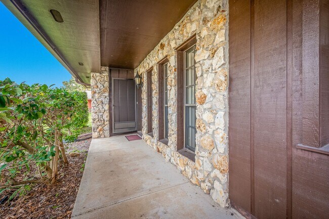 Building Photo - Renovated 3/2 Home in Daytona Beach