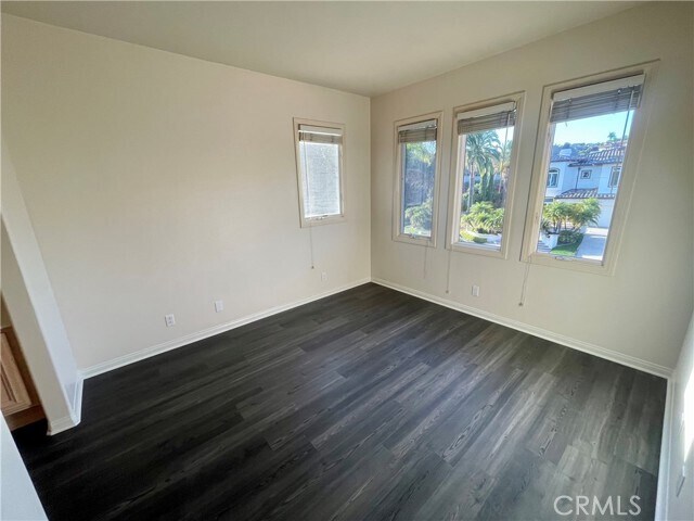 Building Photo - 6 Emerald Glen
