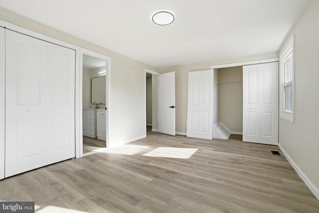 Building Photo - 7 Riverview Pl