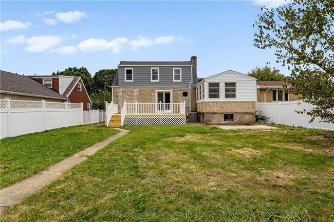 Building Photo - North Hills Area Bungalow