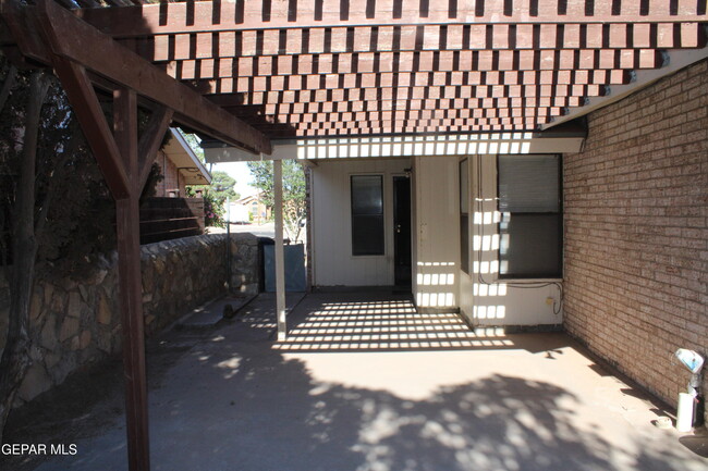 Building Photo - 1719 Bogart Pl