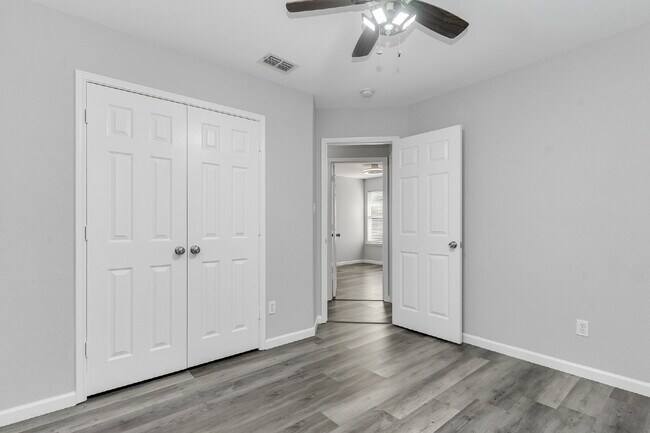 Building Photo - Welcome home to this beautifully maintained 4-bedroom, 2-bath, single-story home in the desirable...