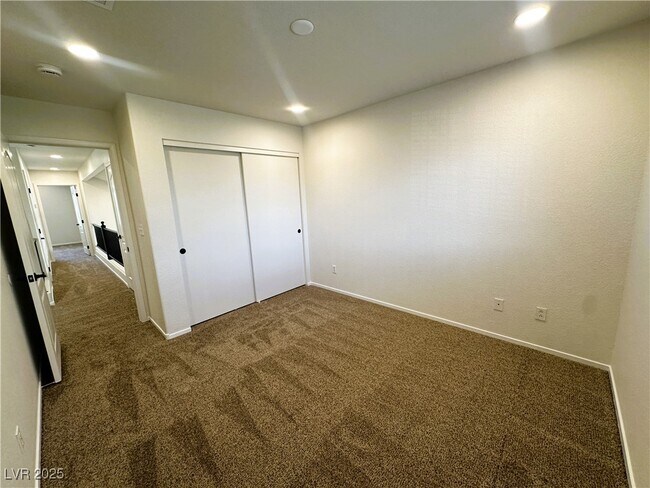 Building Photo - 2183 Polynesia Cir