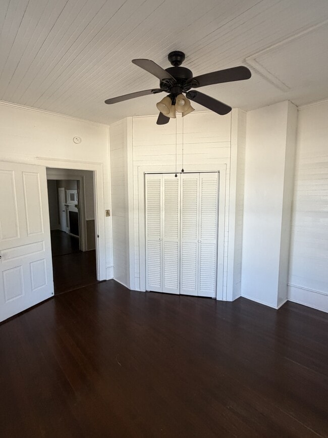 Building Photo - 411 Latham Ln