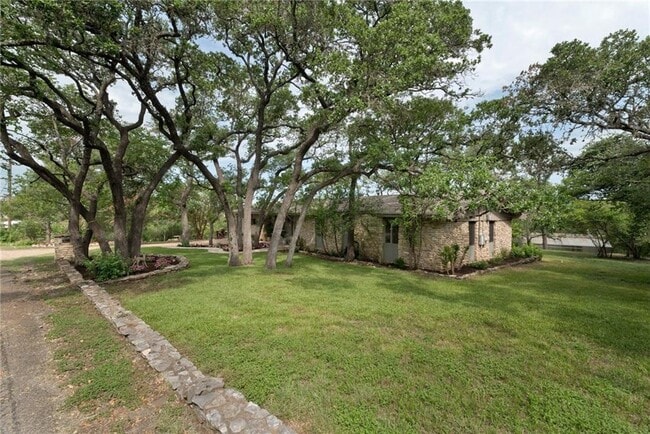 Building Photo - 610 Lancelot Way