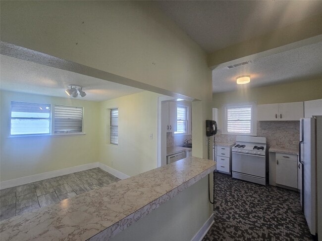 Building Photo - 3828 Ave S