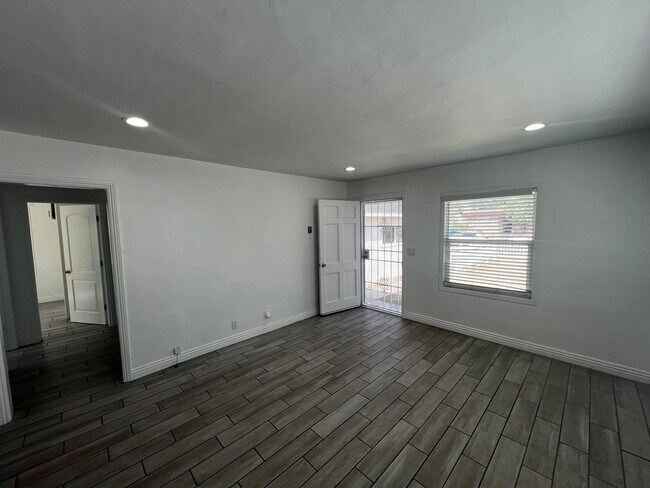 Building Photo - ANDERSON 14101 1/2