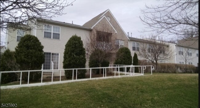 Building Photo - 37 Parkside Ct