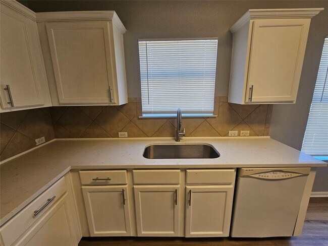 Building Photo - 164 Ashwood N