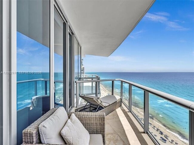 Building Photo - 17001 Collins Ave