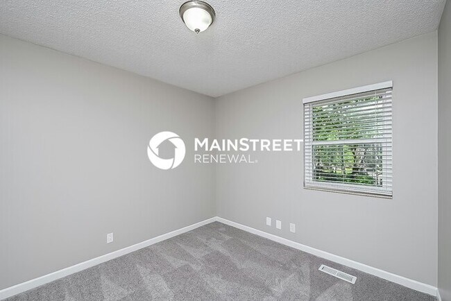 Building Photo - 4 Bedroom Pet-Friendly Home in Nashville, TN with Main Street Renewal