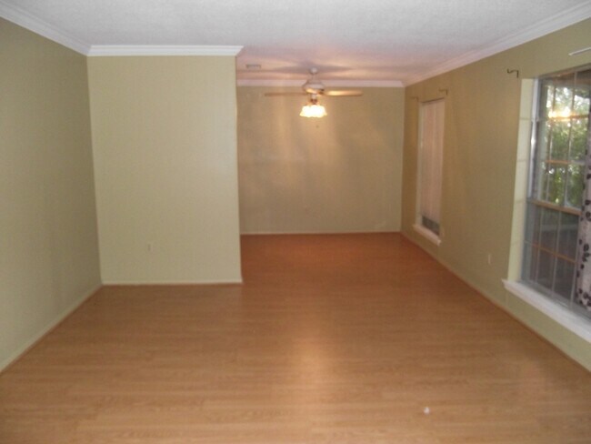 Building Photo - OCEAN SPRINGS - BEAUTIFUL HOME WITH POOL. AND SPACE FOR ENTERTAINING!