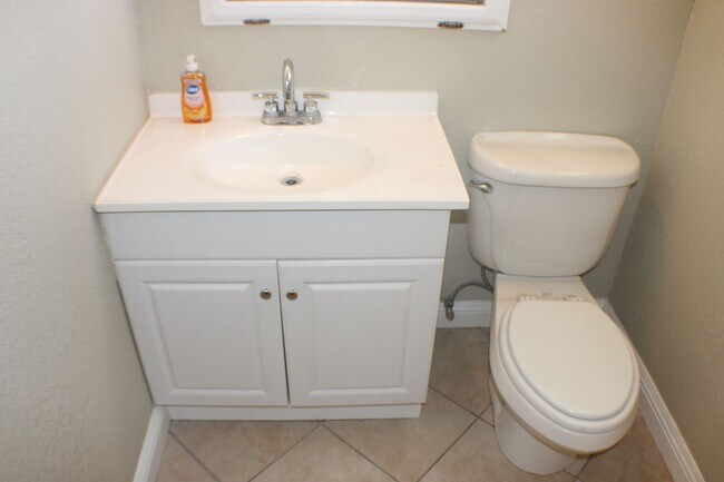 Building Photo - Spacious 3-Bed + 1 Bonus Room, 1.5-Bath Custom Home in California City – Convenient & Cozy!