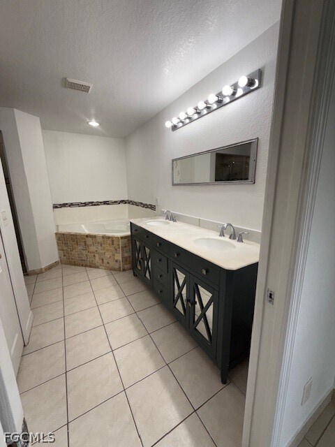 Building Photo - 3925 E Gator Cir