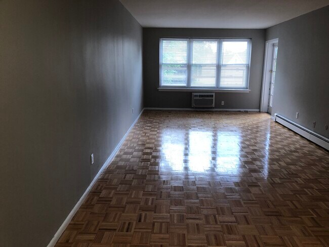 Building Photo - 147 Main St