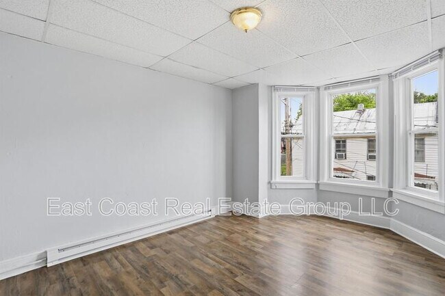 Building Photo - Charming 2-Bedroom Apartment Near Downtown Hagerstown
