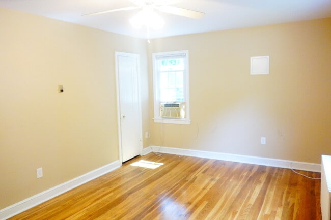 Building Photo - 8409 Greenwood Ave