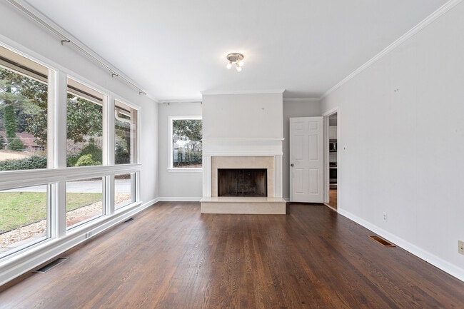Building Photo - 1624 Peachtree Battle Ave NW