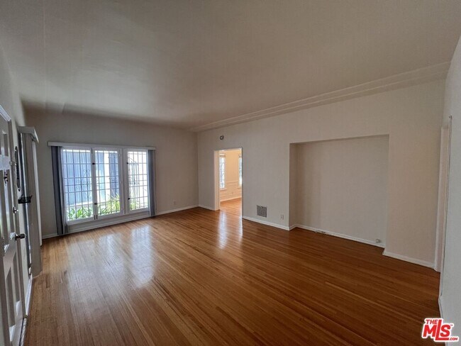 Building Photo - 1248 S La Jolla Ave