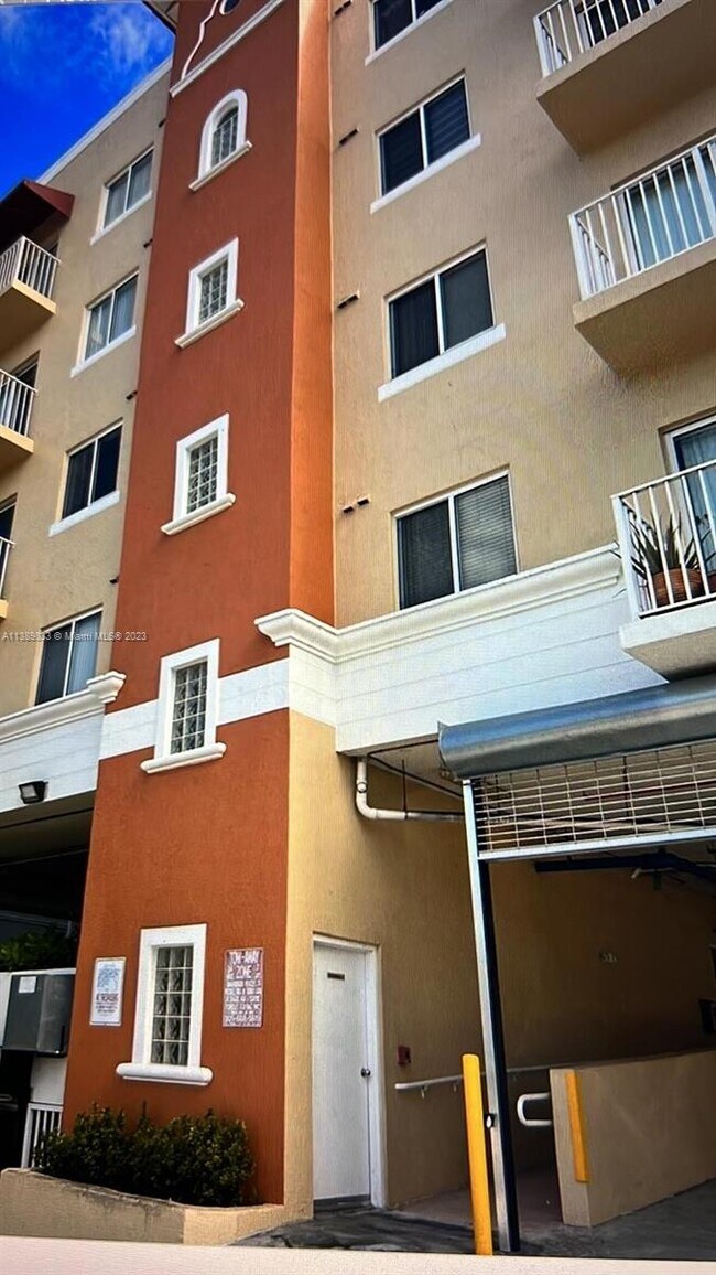 Building Photo - 115 SW 42nd Ave