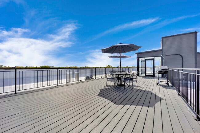 Building Photo - 4350 W Lawrence Ave