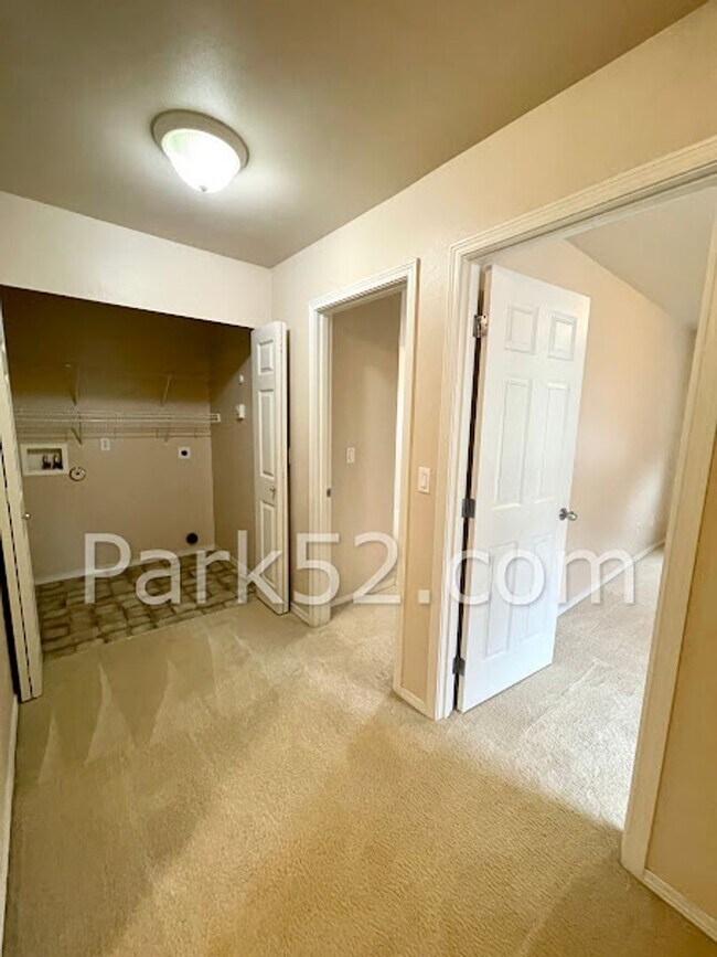 Building Photo - Dog Friendly - 3 Bedroom DuPont Single Fam...