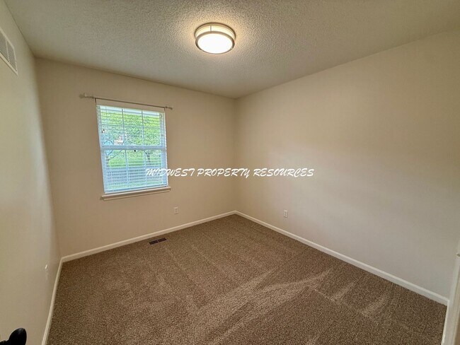 Building Photo - Beautifully Updated 3 Bed, 2 Bath Split-Level Home with Finished Basement