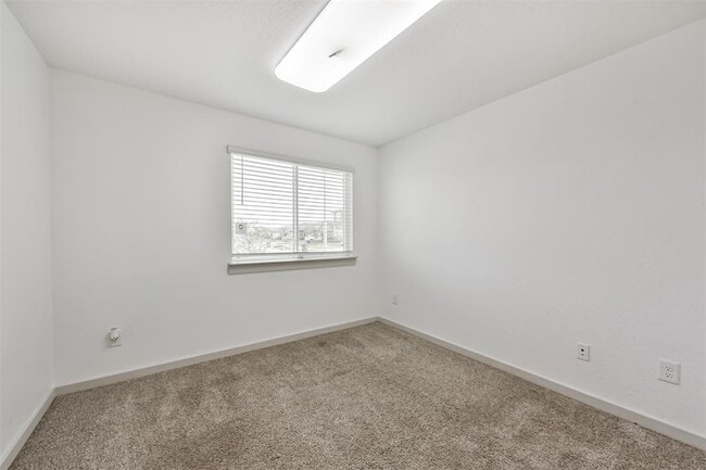 Building Photo - 918 Betsy Hl Dr